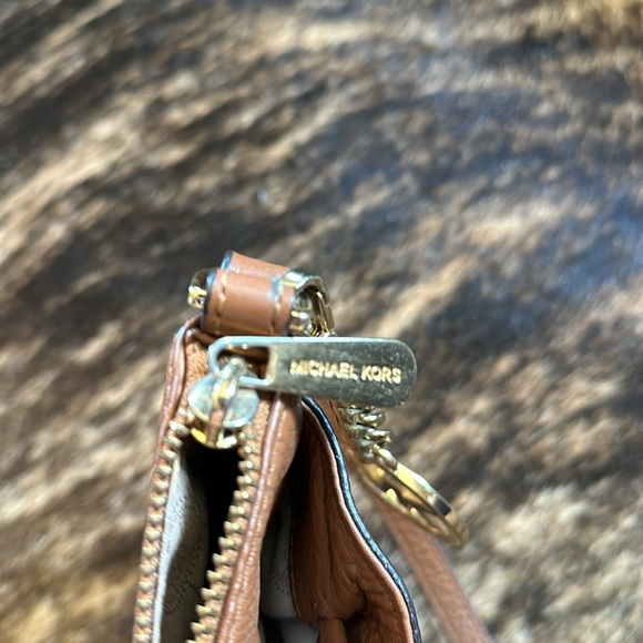 Michael Kors Crossbody - Picture 12 of 16